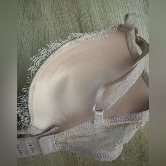 Victoria's Secret Very Sexy Push-up Pink Lace Bra - Picture 4 of 8